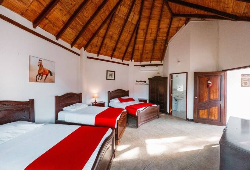 هتل Oceanic Hosteria Y Restaurante