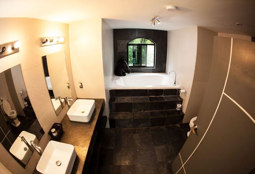 호텔 Show Pony Beach Resort