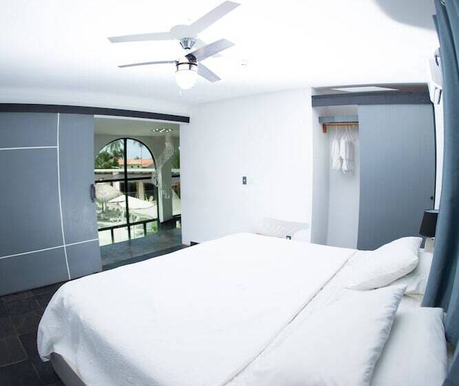 호텔 Show Pony Beach Resort