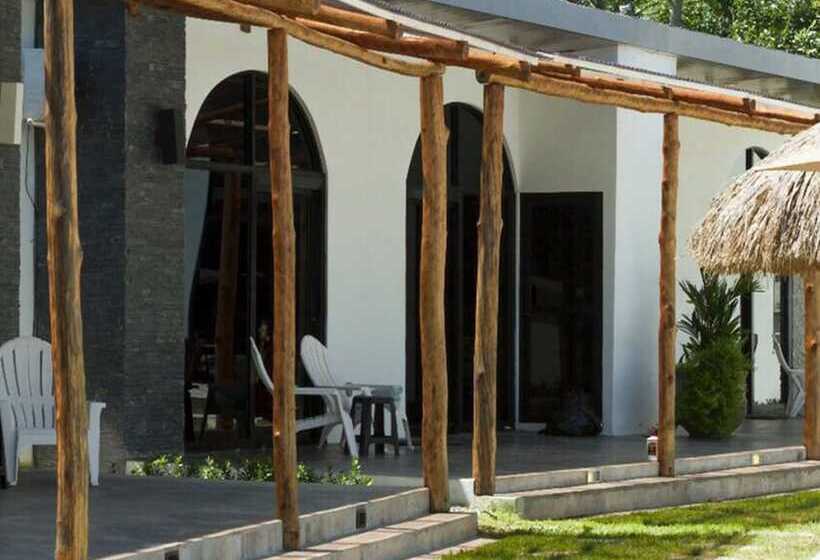 호텔 Show Pony Beach Resort