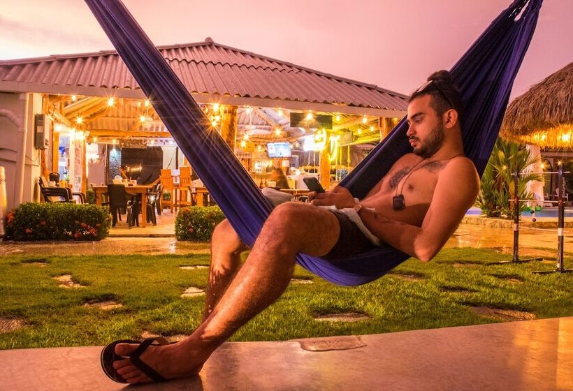 호텔 Show Pony Beach Resort