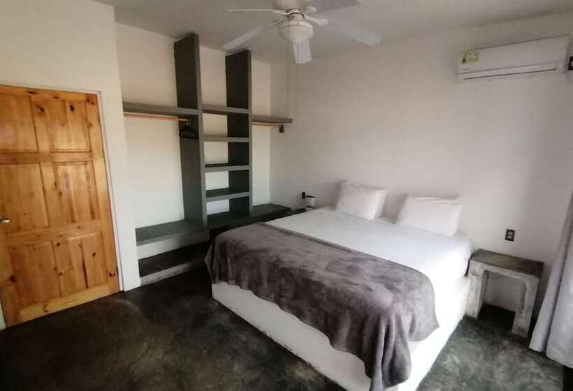 호텔 Show Pony Beach Resort