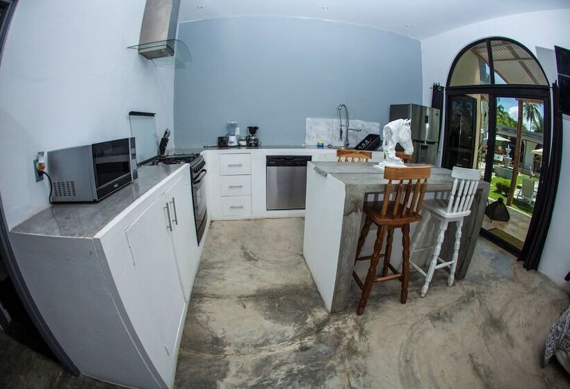 호텔 Show Pony Beach Resort