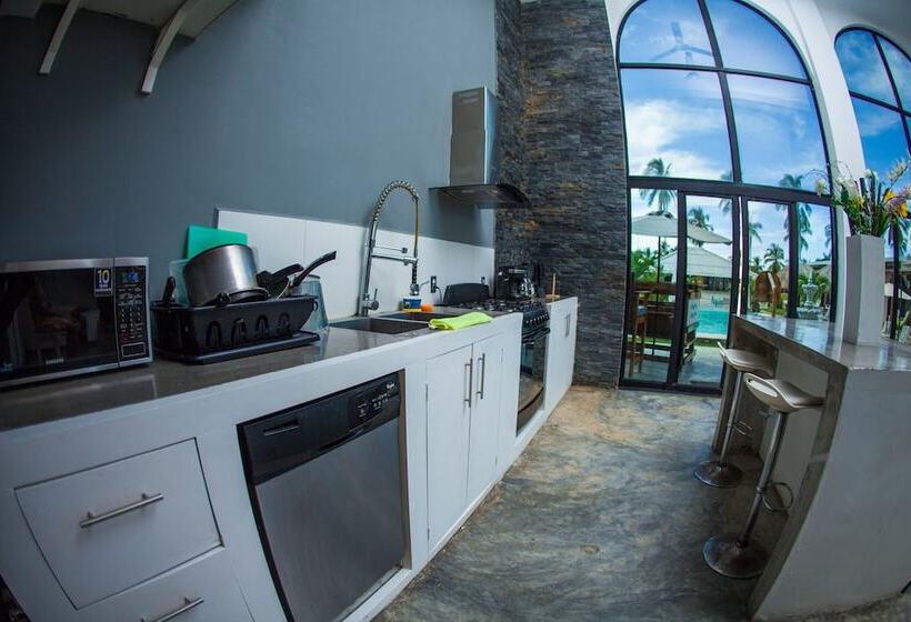 호텔 Show Pony Beach Resort