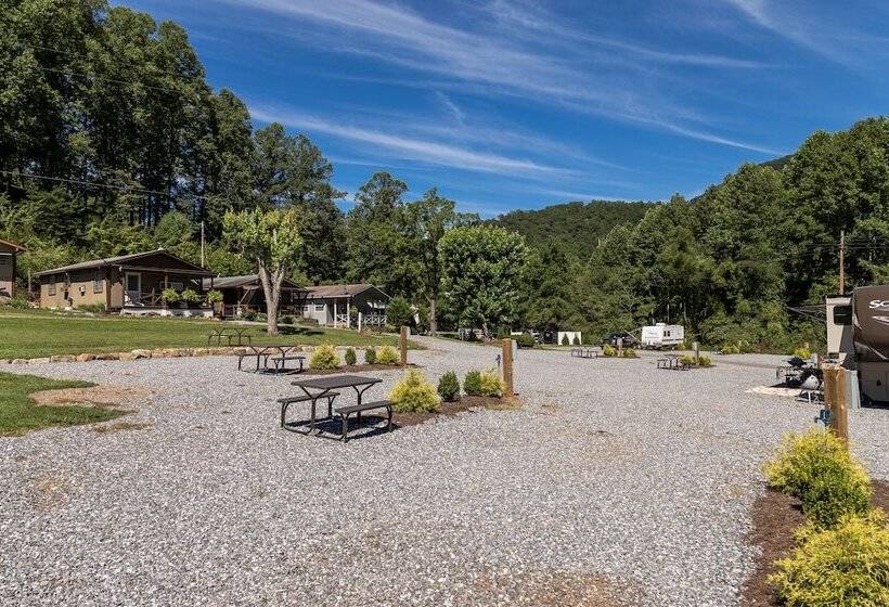 בית מלון כפרי Sun Retreats Nantahala