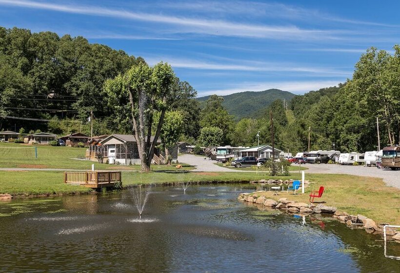 בית מלון כפרי Sun Retreats Nantahala