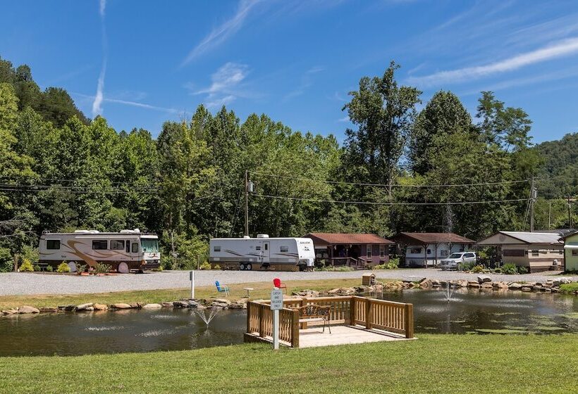 בית מלון כפרי Sun Retreats Nantahala