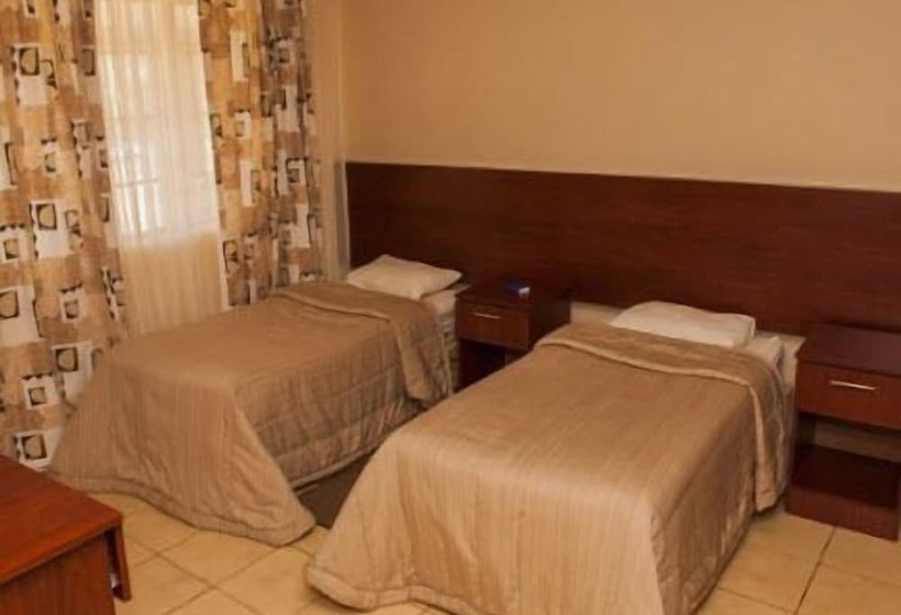 בית מלון כפרי Tiveka Game Lodge