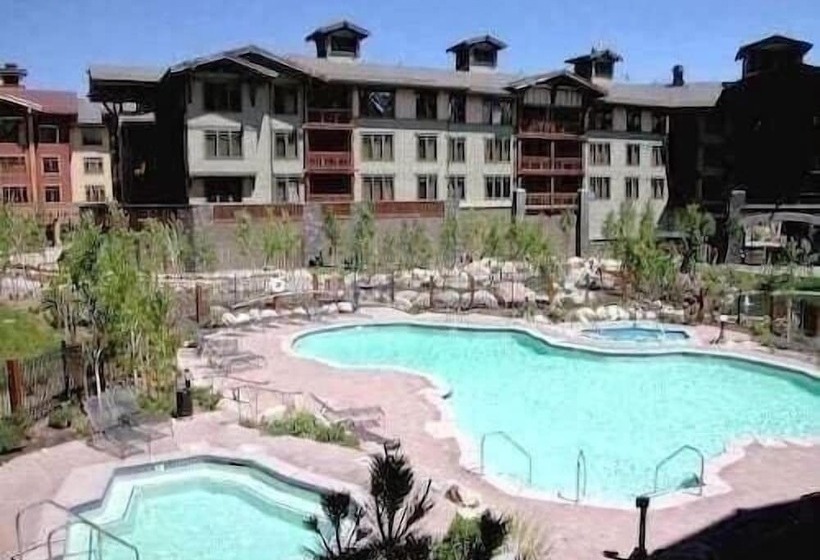 فندق Village 2230 White Mountain Lodge