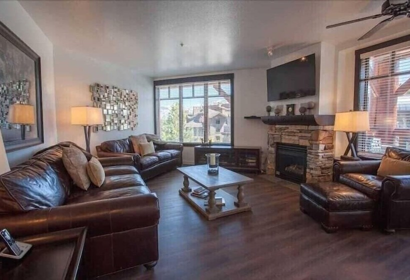 فندق Village 2230 White Mountain Lodge