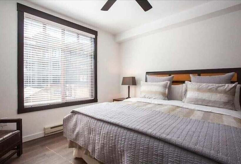 فندق Village 2230 White Mountain Lodge