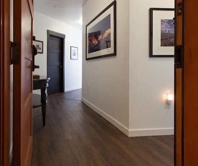 فندق Village 2230 White Mountain Lodge