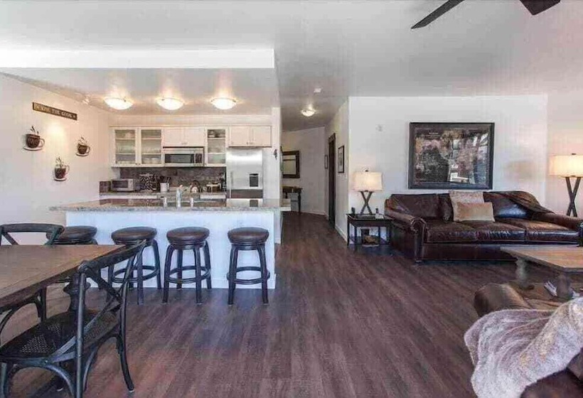 فندق Village 2230 White Mountain Lodge