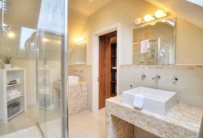 Lakeview Lodge Bed And Breakfast