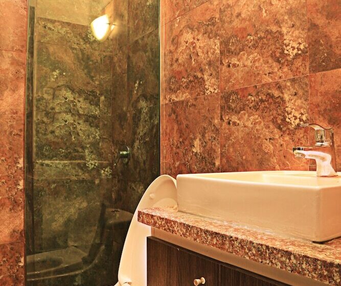 Mauna Suites And Hostal   Hostel