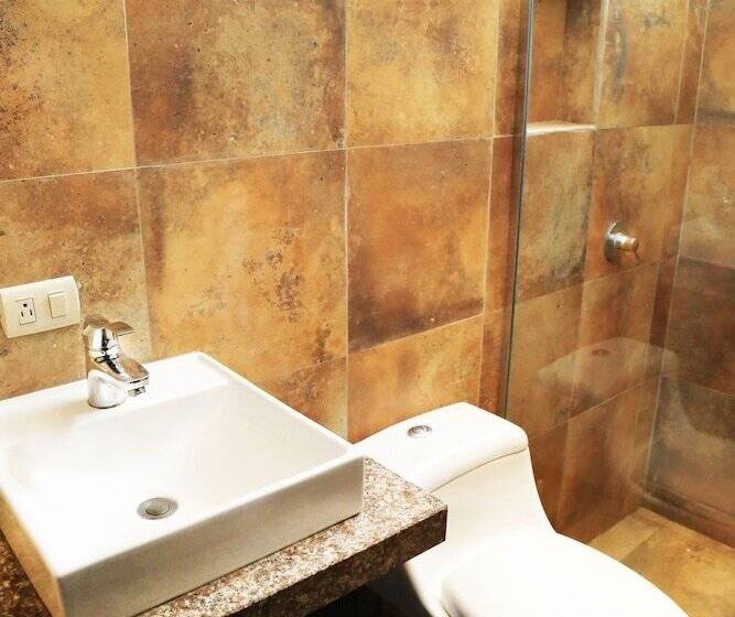 Mauna Suites And Hostal   Hostel