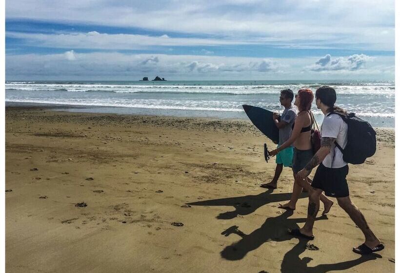 Mauna Suites And Hostal   Hostel