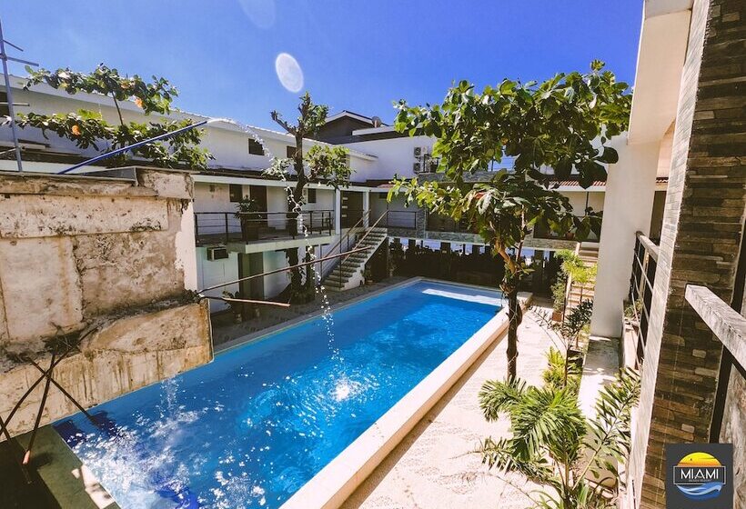 בית מלון כפרי Miami Heat Beach Resort