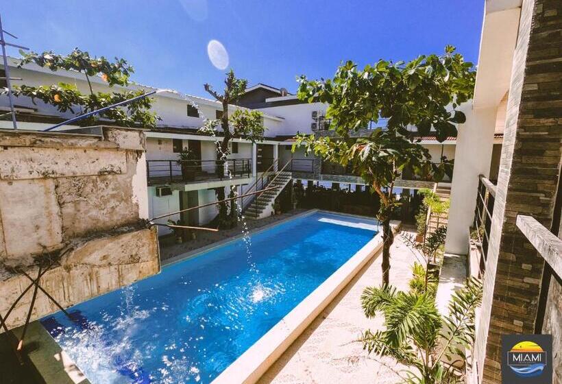 בית מלון כפרי Miami Heat Beach Resort