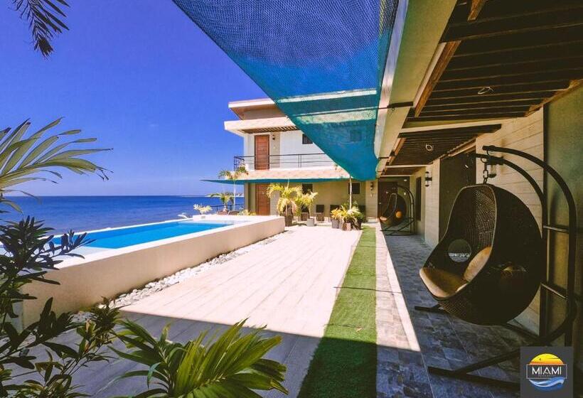 בית מלון כפרי Miami Heat Beach Resort