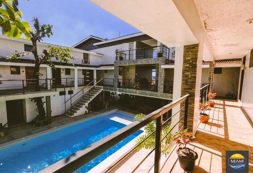 בית מלון כפרי Miami Heat Beach Resort