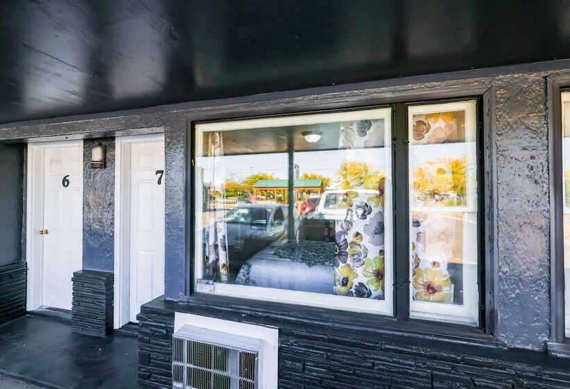 فندق على الطريق Cottage Inn