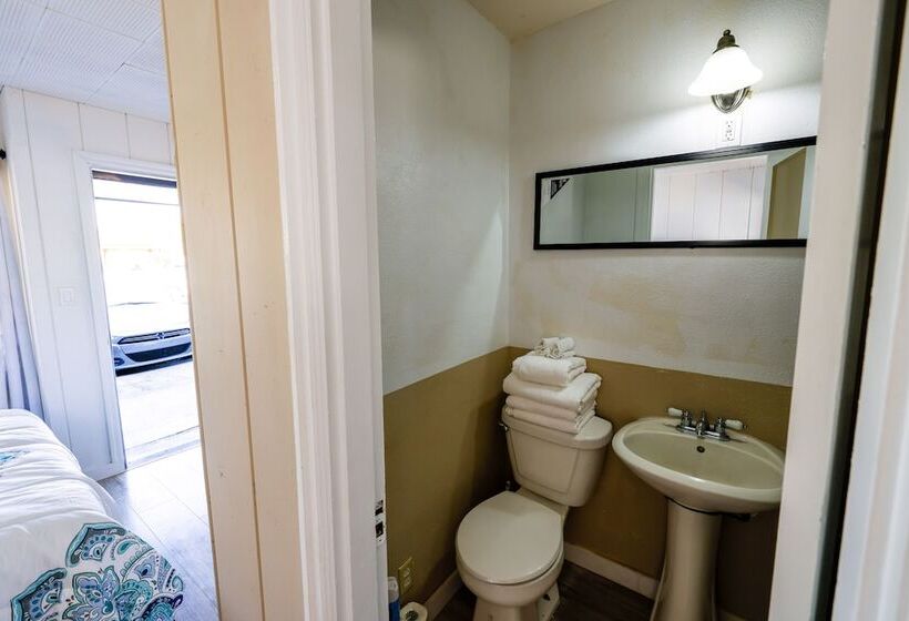 فندق على الطريق Cottage Inn