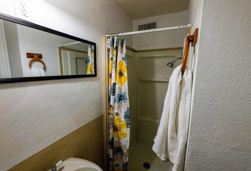 فندق على الطريق Cottage Inn