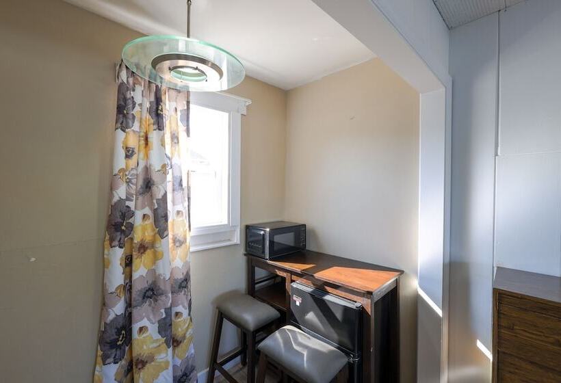 فندق على الطريق Cottage Inn