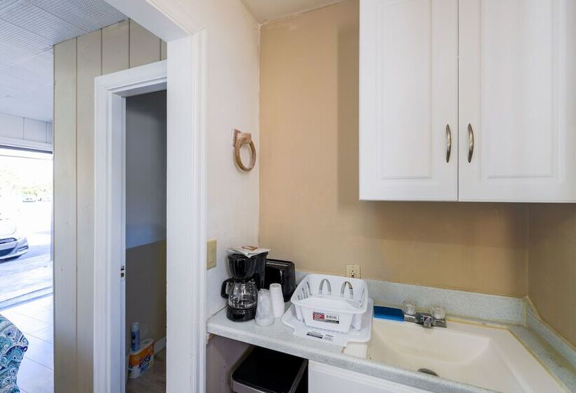 فندق على الطريق Cottage Inn