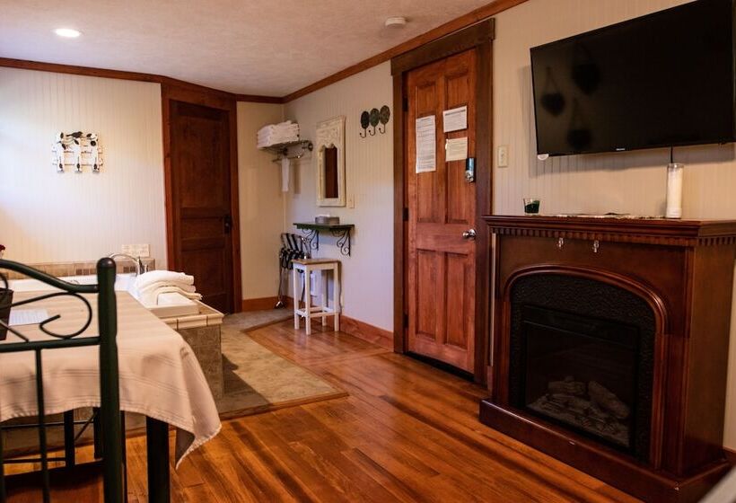 펜션 Hocking Hills Inn