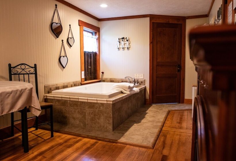펜션 Hocking Hills Inn
