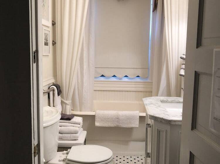 بنسيون John Thomas Bed And Bath