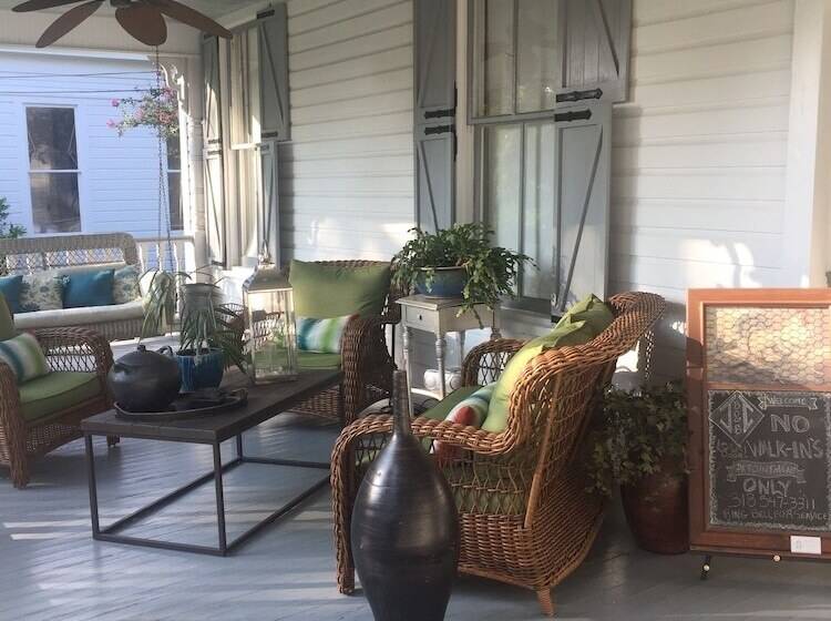 بنسيون John Thomas Bed And Bath