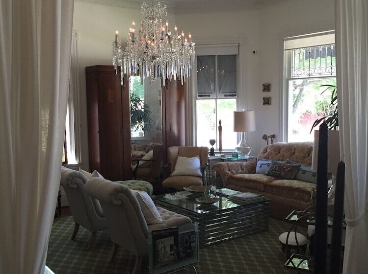 بنسيون John Thomas Bed And Bath