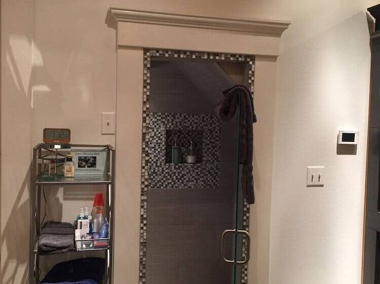 بنسيون John Thomas Bed And Bath