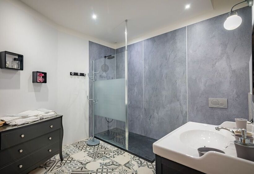 Пансион La Tour De Lierre 2