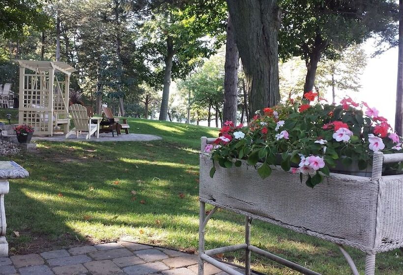 بنسيون Lake Ripley Lodge W Lake Front Rooms, Grand Porch, Kayaks & Paddleboard