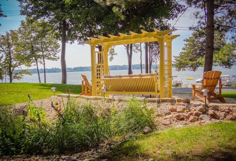 بنسيون Lake Ripley Lodge W Lake Front Rooms, Grand Porch, Kayaks & Paddleboard