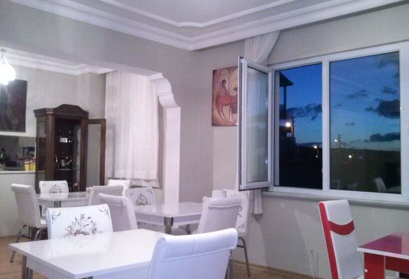 Pensione Lara Konukevi