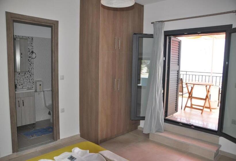 ペンション Paralia Guest House