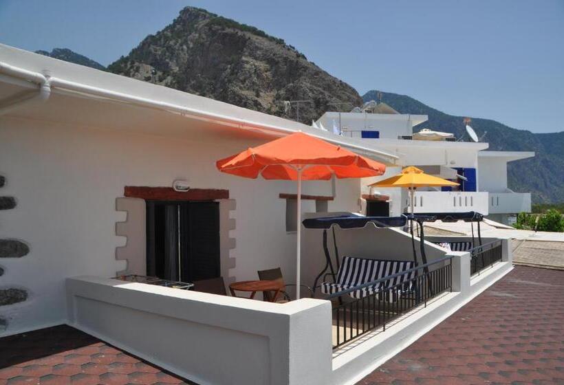 ペンション Paralia Guest House