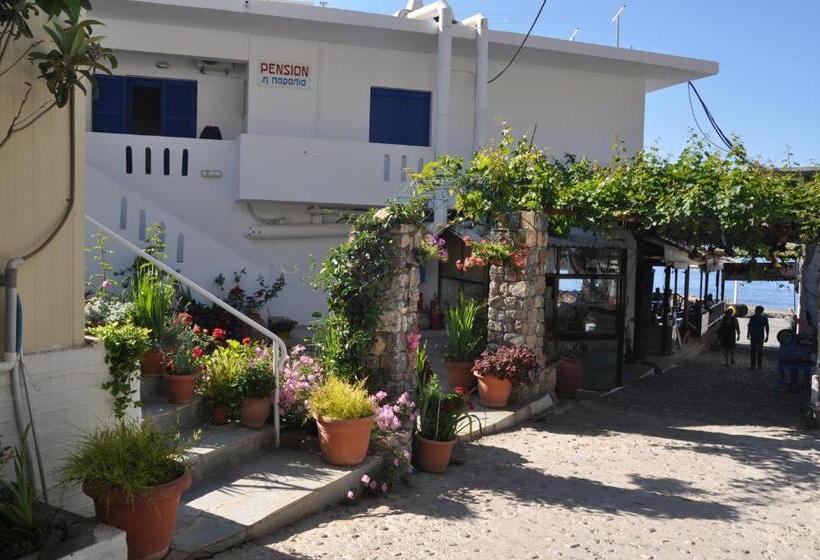 ペンション Paralia Guest House