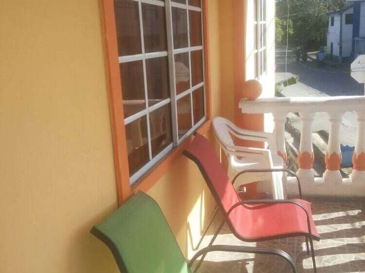 پانسیون Posada Adalides