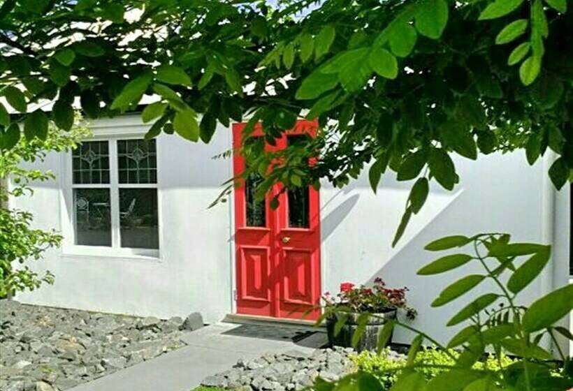 پانسیون The Estate Koroit Boutique