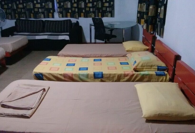 Saqua Beach Hostel