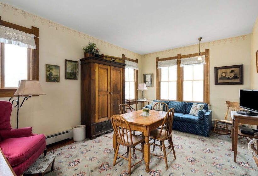 The Stagecoach Inn Bed & Breakfast And Five20 Social Stop