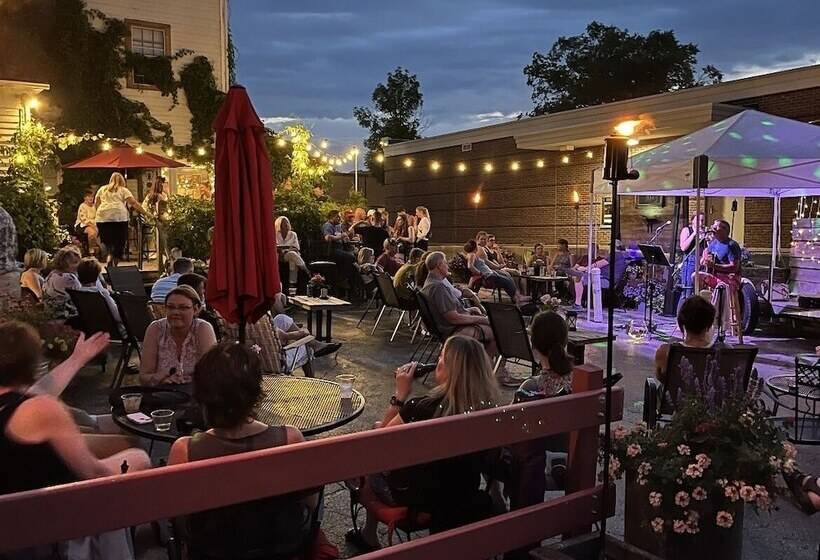 The Stagecoach Inn Bed & Breakfast And Five20 Social Stop