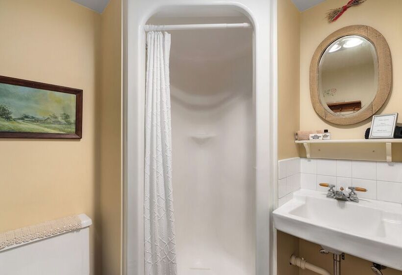 The Stagecoach Inn Bed & Breakfast And Five20 Social Stop