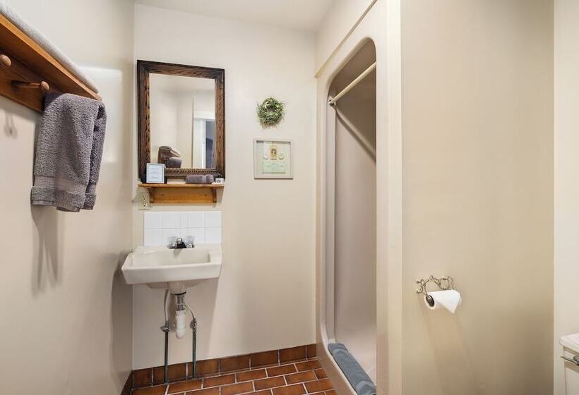 The Stagecoach Inn Bed & Breakfast And Five20 Social Stop